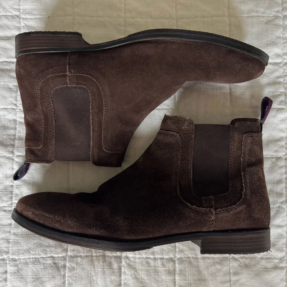 Ben Sherman Monroe Chelsea Boots in Brown Suede